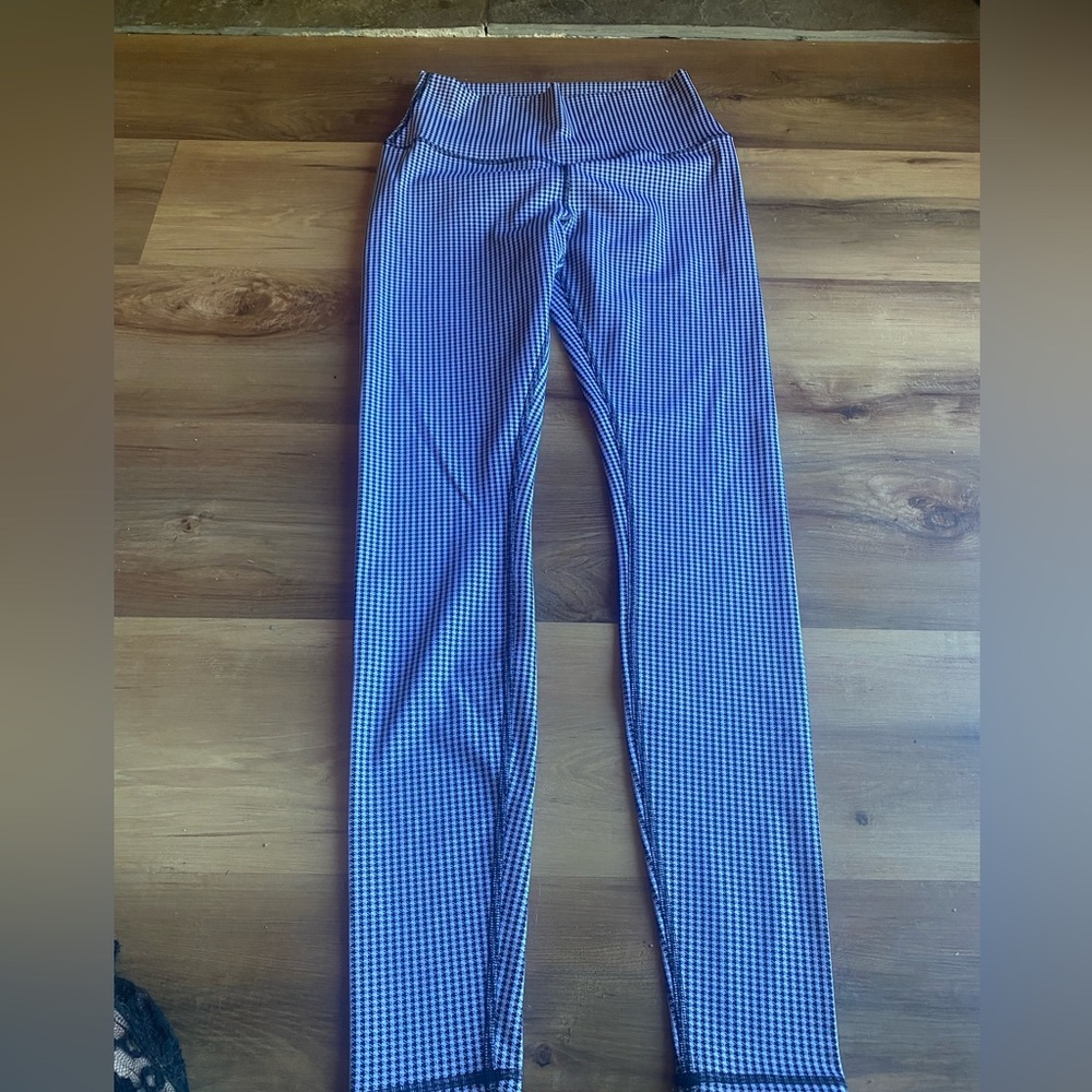 Alo yoga checkered gingham leggings medium